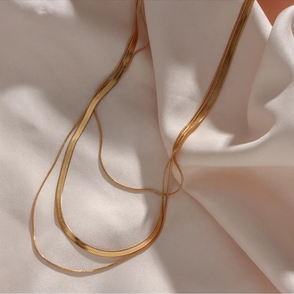 NEW 3 LAYERS 18K GOLD SNAKE CHAIN NECKLACE, NICE NECKLACE, CUTE NECKLACE - Picture 2 of 5